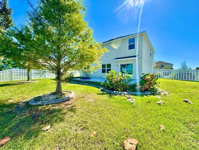 Building Photo - 35743 Hillbrook Ave