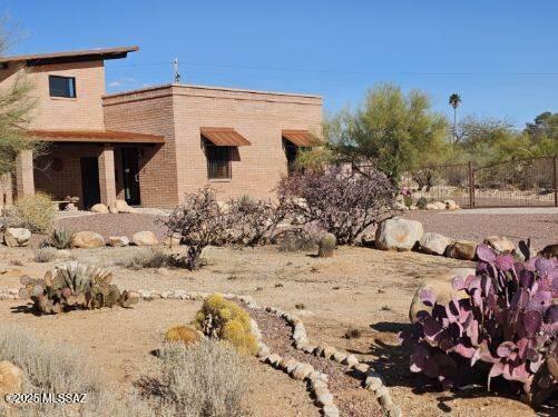 Building Photo - 7040 N Montecatina Dr