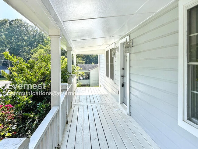 Building Photo - Lovely 3-Bed, 2-Bath Home with Modern Comf...