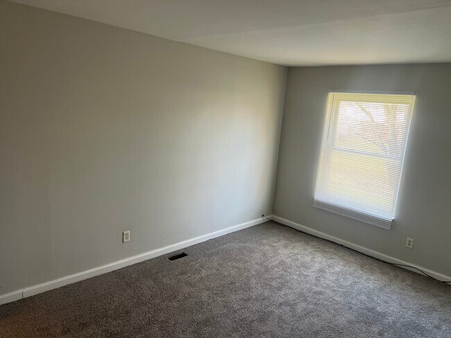 Building Photo - 824 W 59th Pl