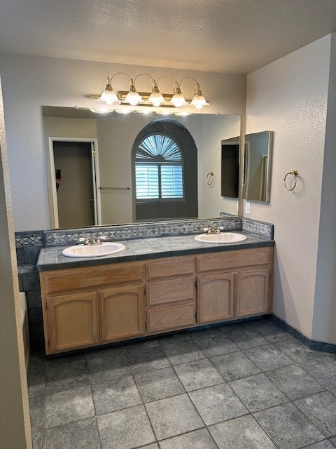 Building Photo - Modesto 5 Bedroom 3 Bathroom with a Pool