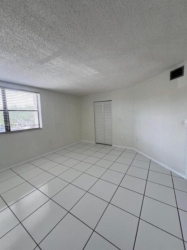 Building Photo - 10241 NW 9th St Cir