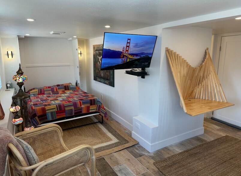 Building Photo - 230 Cyteworth Rd