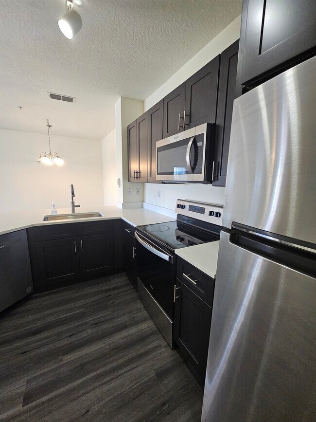 Building Photo - 560 Florida Club Blvd