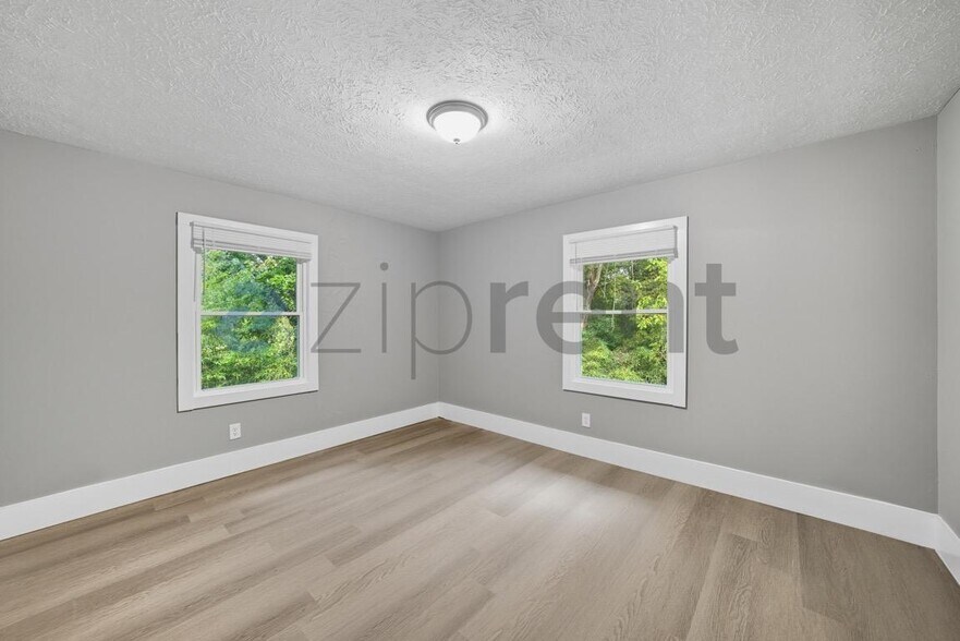 Building Photo - Unit A