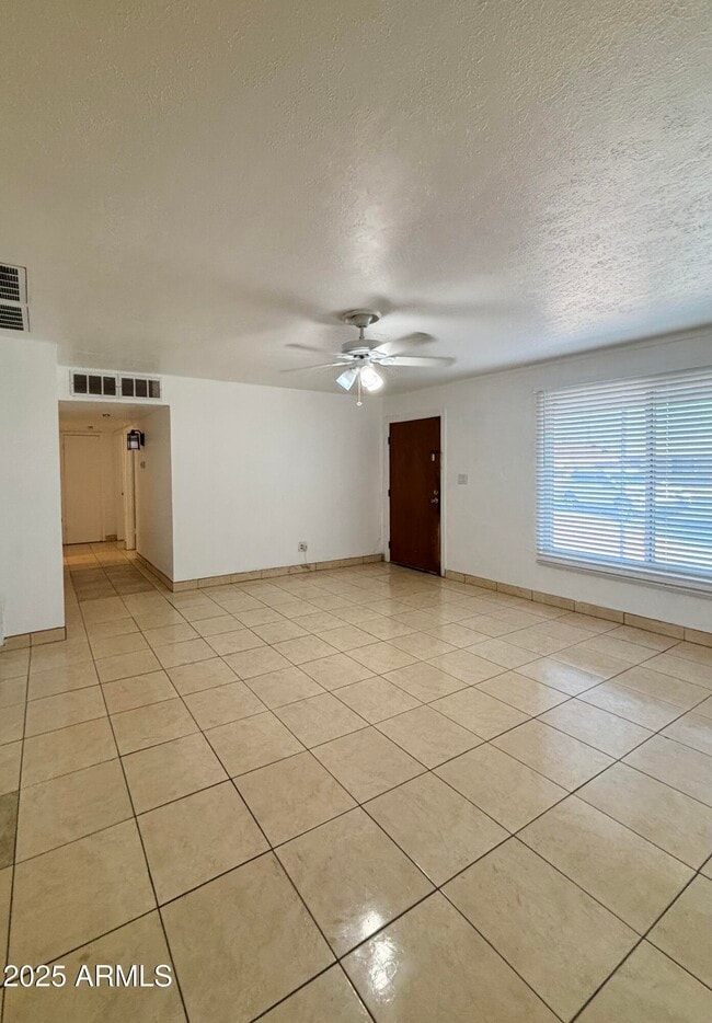 Building Photo - 4842 W Elm St