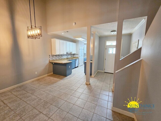 Building Photo - Gorgeous 3 Bedroom Townhouse in Miramar Beach