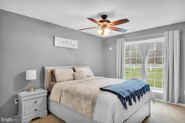 Building Photo - 213 Steeplechase Ct