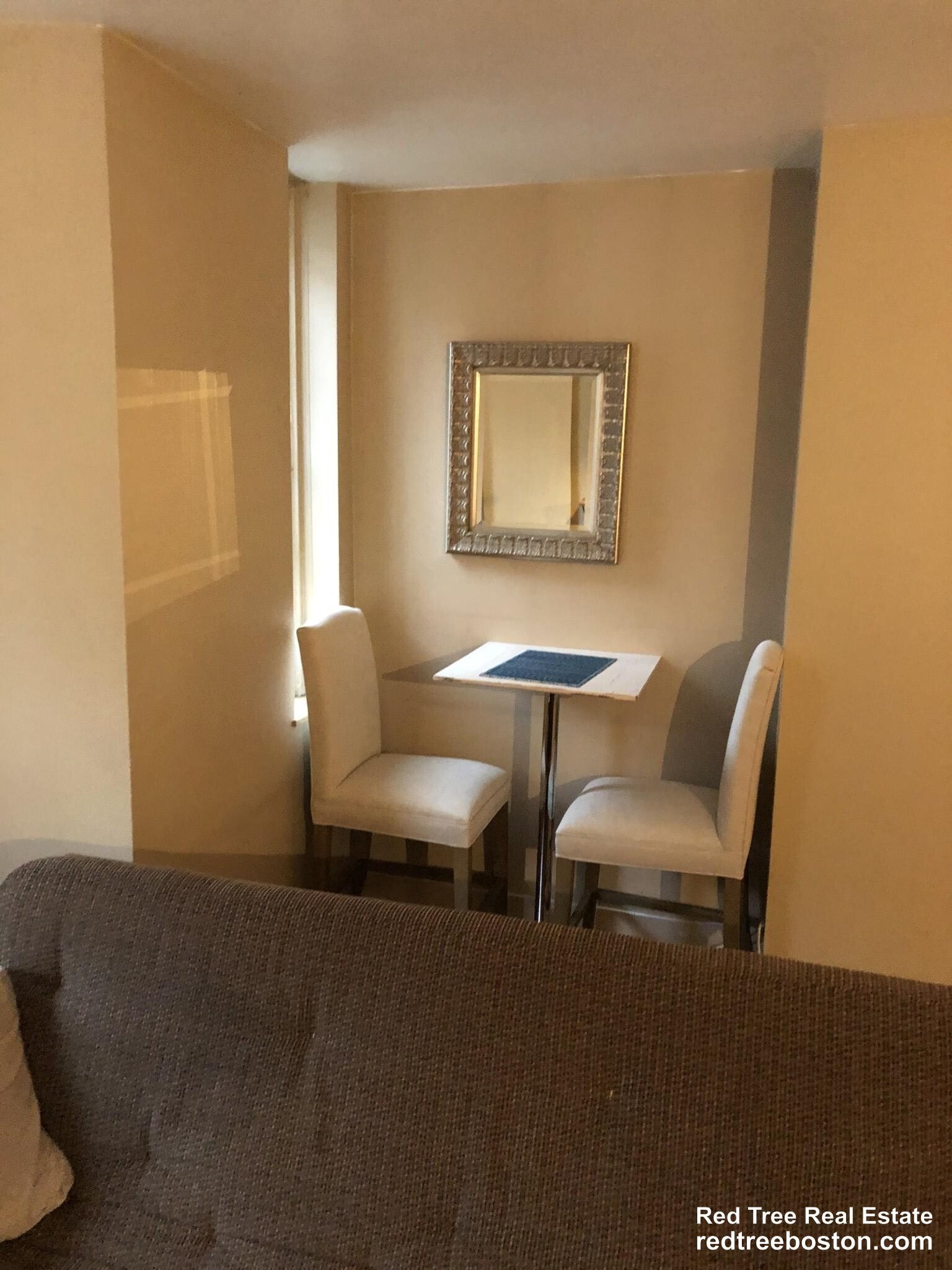 Building Photo - 103 Gainsborough St