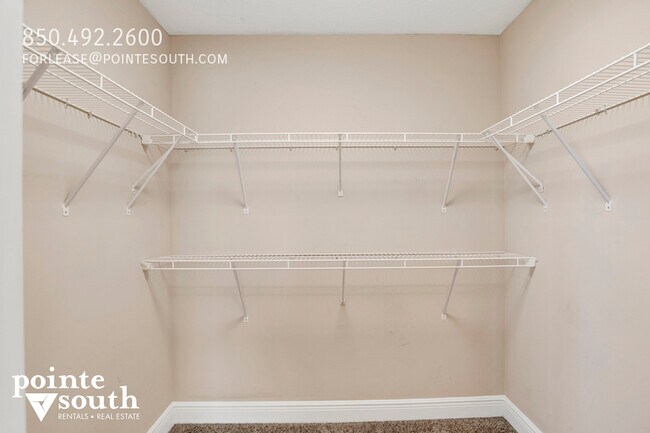 Building Photo - 608 Lost 701C