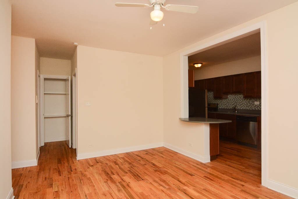 Building Photo - 629 W Cornelia Ave