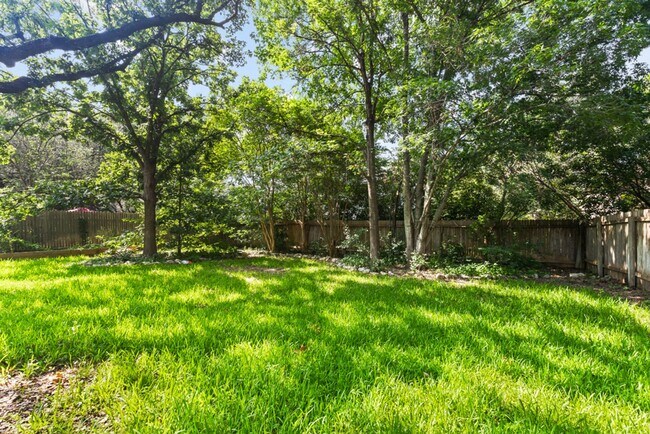 Building Photo - 2538 Somerall