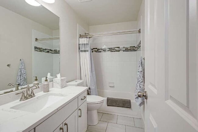 Building Photo - Beautiful mountain views from a Gold Hill Mesa corner lot with a hot tub!