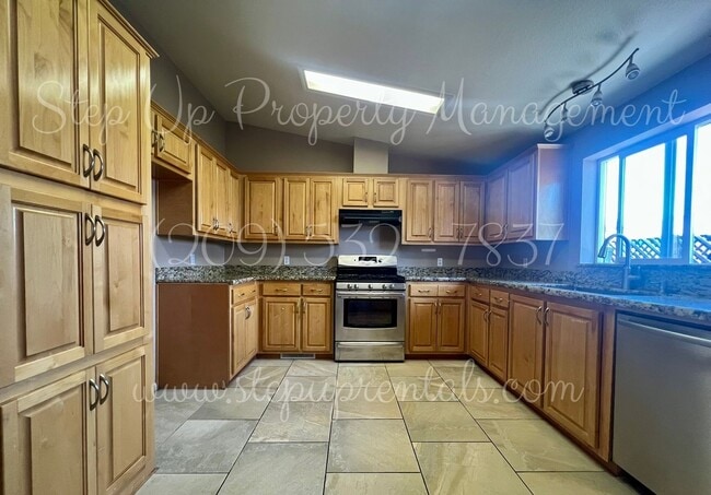 Building Photo - Comfortable & Well-Appointed 3-Bedroom Hom...