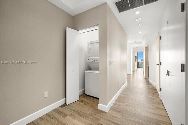 Building Photo - 801 S Miami Ave