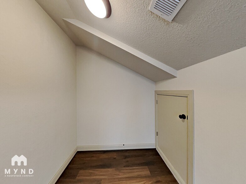 Building Photo - 7404 Coronado Way