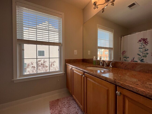 Building Photo - Heart's Desire End Unit Townhome 2700+ SqFt - Lowes Island