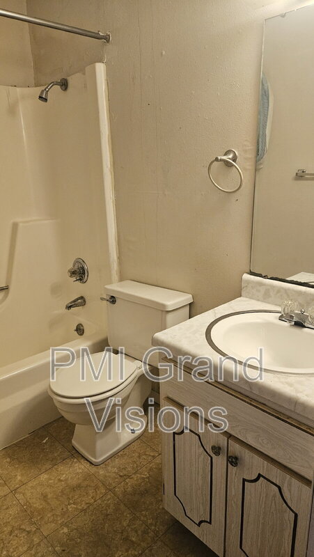 Building Photo - 1305 18th St