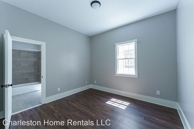 Building Photo - 28 Aiken St