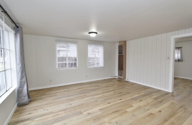 Building Photo - 812 S Washington Ave