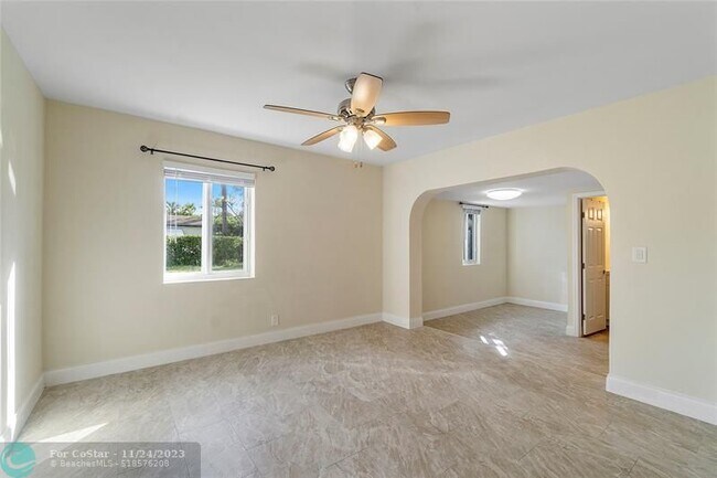 Building Photo - 1562 NE 36th St