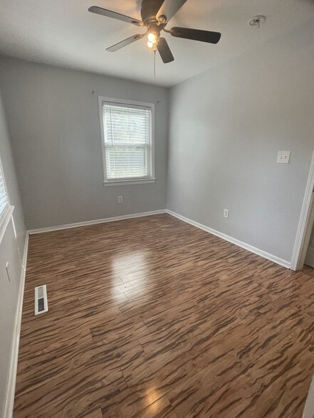 Building Photo - 4705 Oak Grove Rd