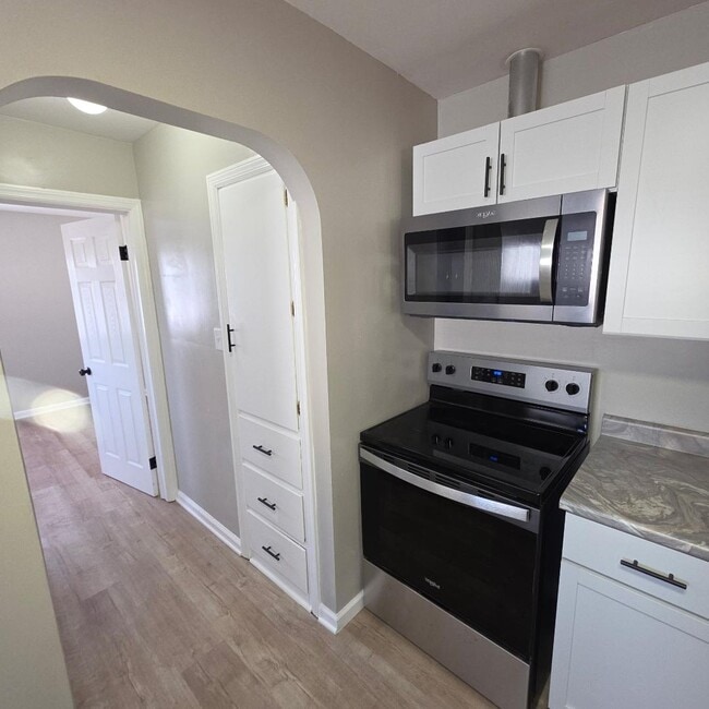 Building Photo - 705 S J St