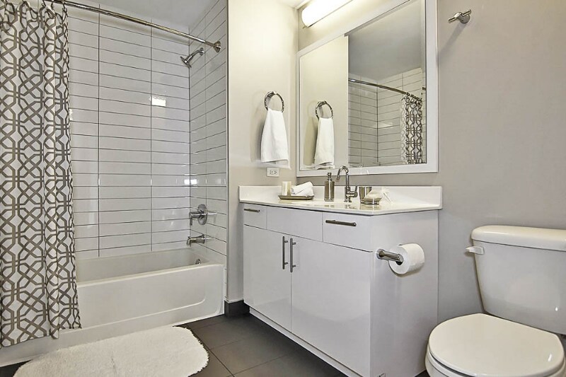 Building Photo - 221 W Scott St