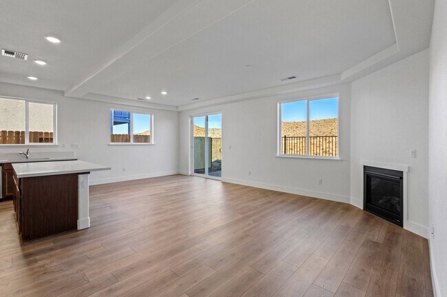 Building Photo - 4 BED | 3 BATH | SINGLE-STORY