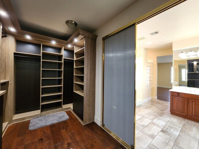 Building Photo - Beautifully Upgraded Southern Highlands Ga...
