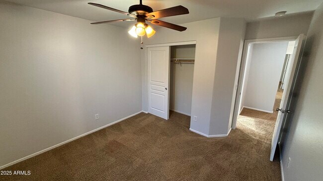 Building Photo - 3805 E Santa Fe Ln