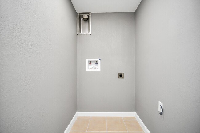 Building Photo - 6439 Hidden Arbor Ln