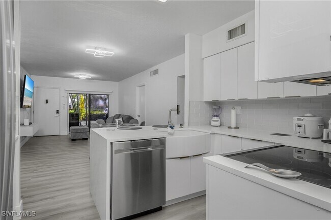 Building Photo - 201 S Collier Blvd