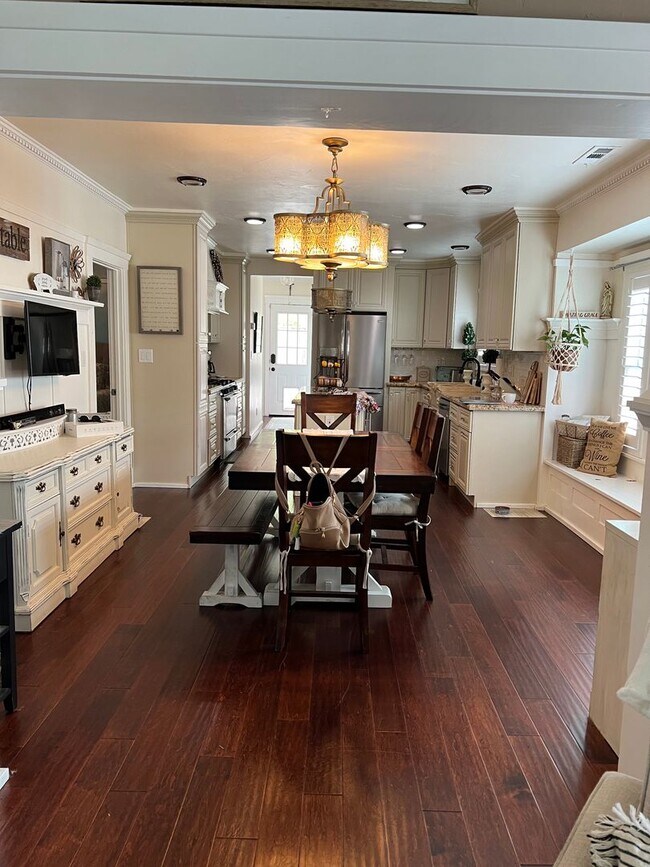 Building Photo - 1422 Court St