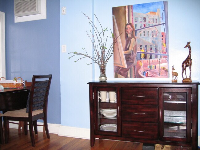 Living Room - 2409 Panama St