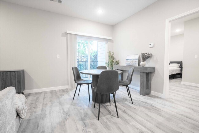 Building Photo - 2101 Reinke Rd