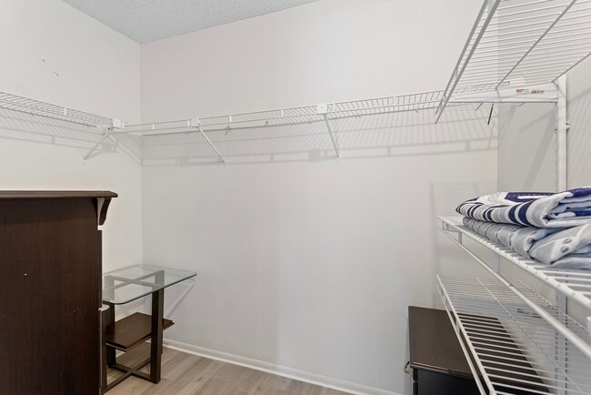 Building Photo - 128 Reserve Cir