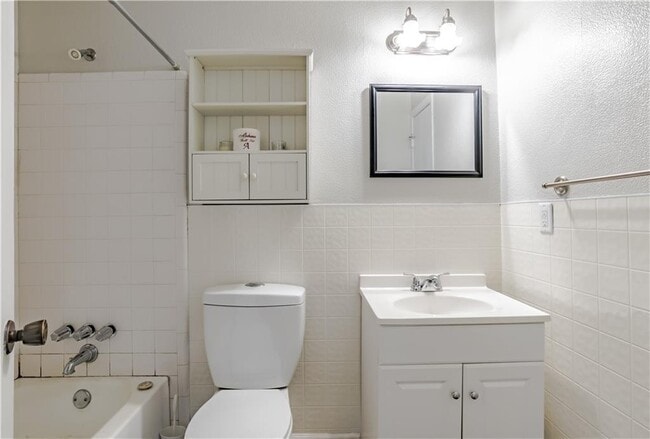 Building Photo - 6075 Quail Run S
