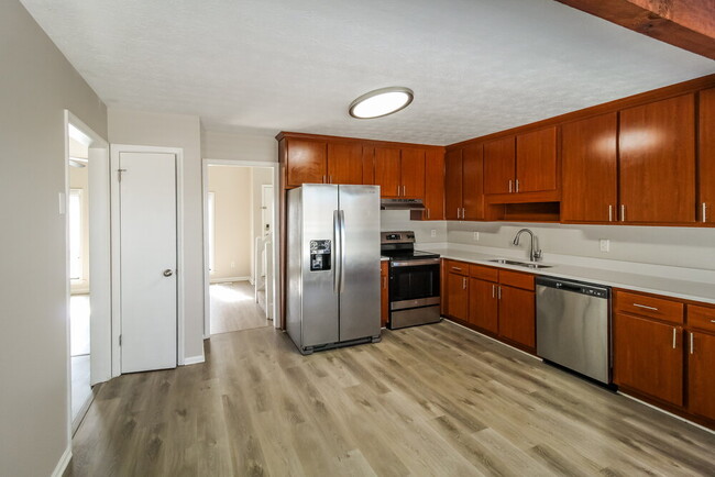 Building Photo - 8950 Western Pines Ct