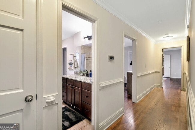 Building Photo - 1897 Mt Vernon Rd