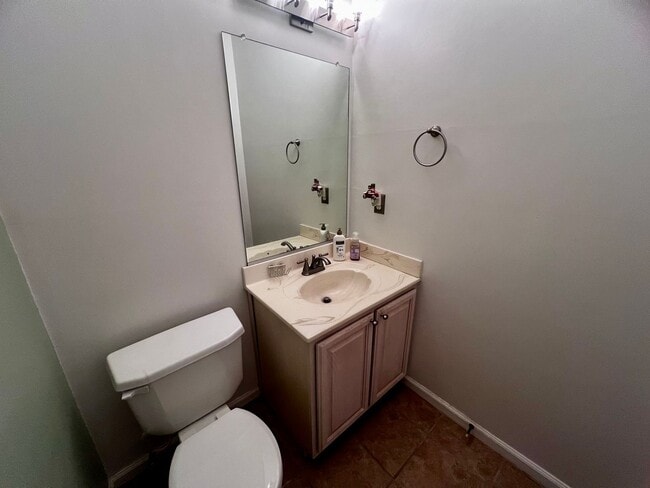 Building Photo - Beautiful 4 bedroom home in Chesapeake