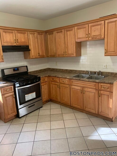 Building Photo - 27 Fessenden St