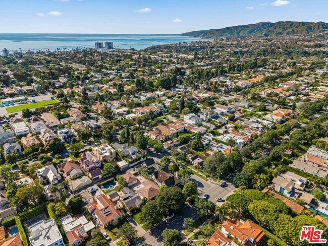 Building Photo - 602 11th St