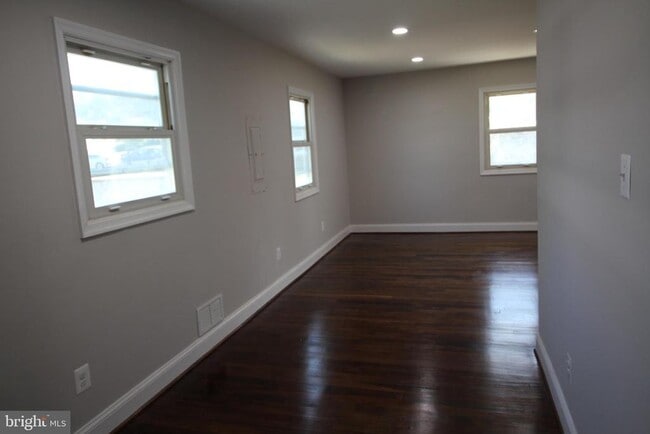 Building Photo - 3404 Elmwood Dr