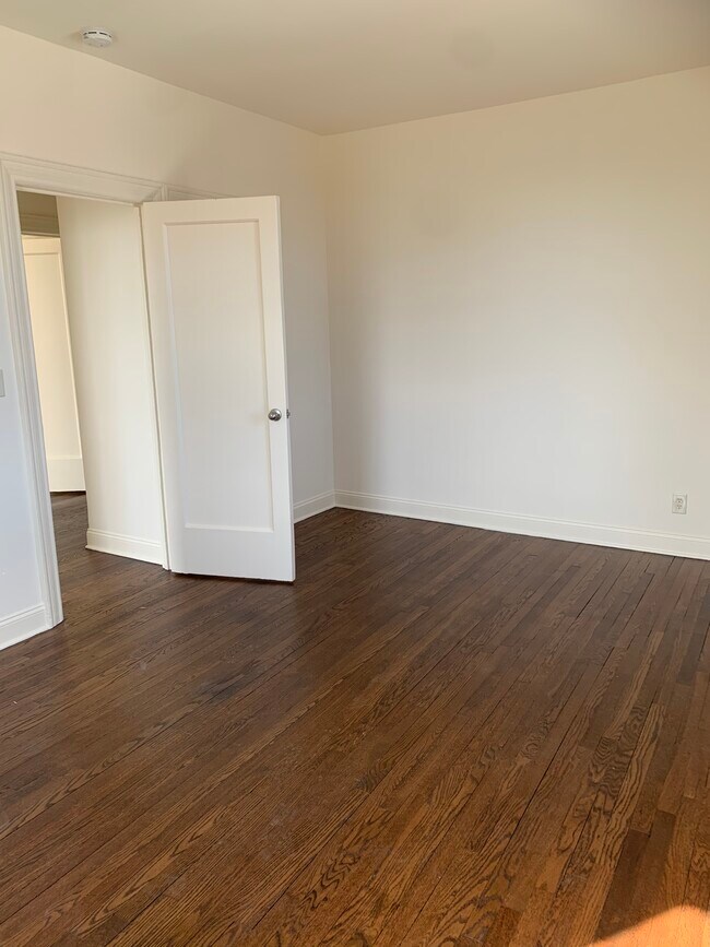 Building Photo - 514 Gramatan Ave