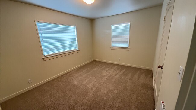 Building Photo - 2-Bedroom 1-Bathroom home in Eugene