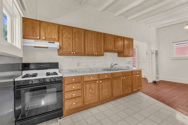 Building Photo - 140 18th St