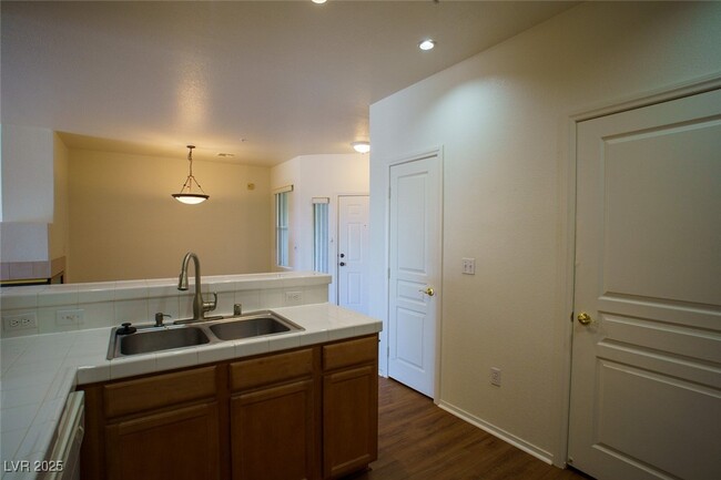 Building Photo - 1000 Duckhorn Ct