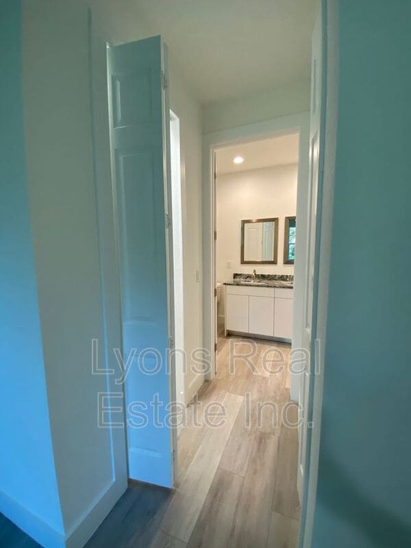 Building Photo - 2635 Starview Ave