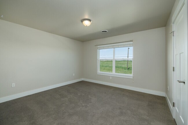 Building Photo - 3380 Davis Ln